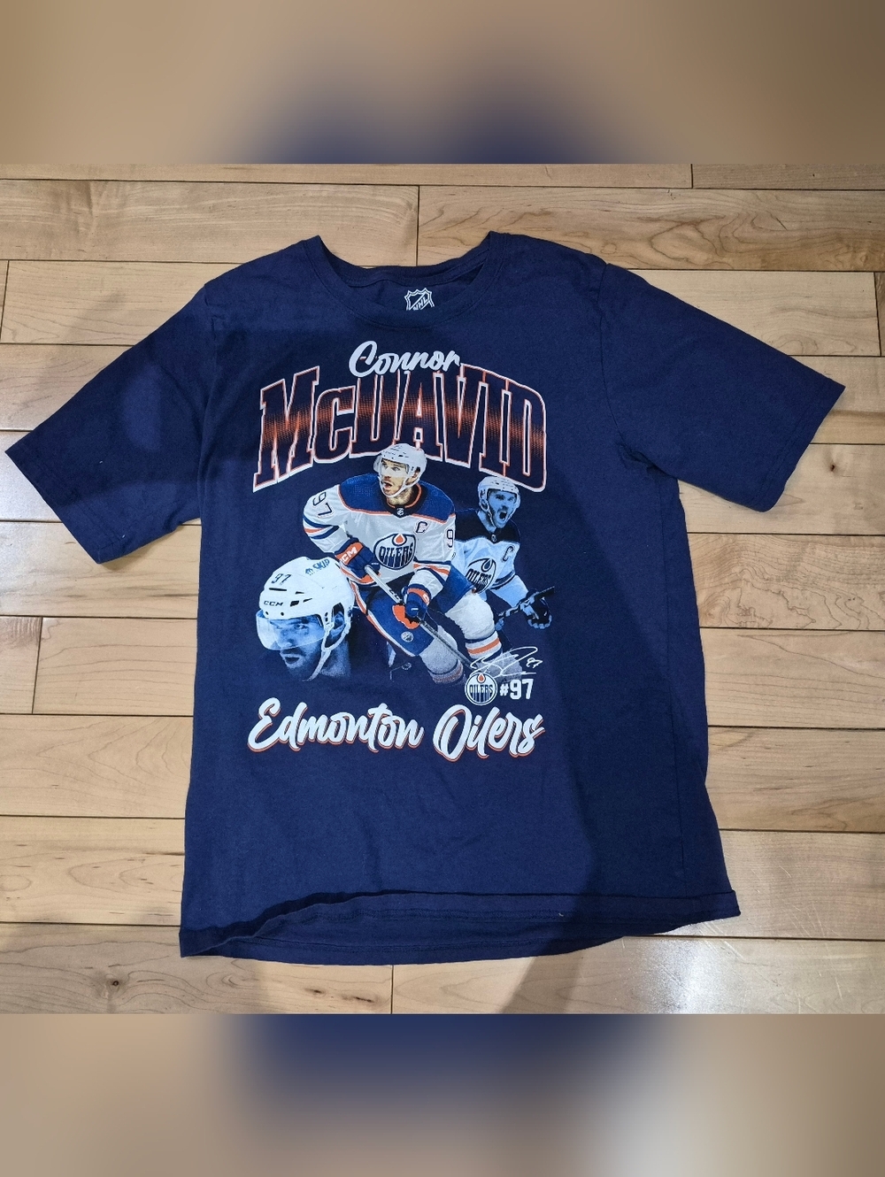 Boys Size 18/20 Edmonton Oilers Connor McDavid tee shirt